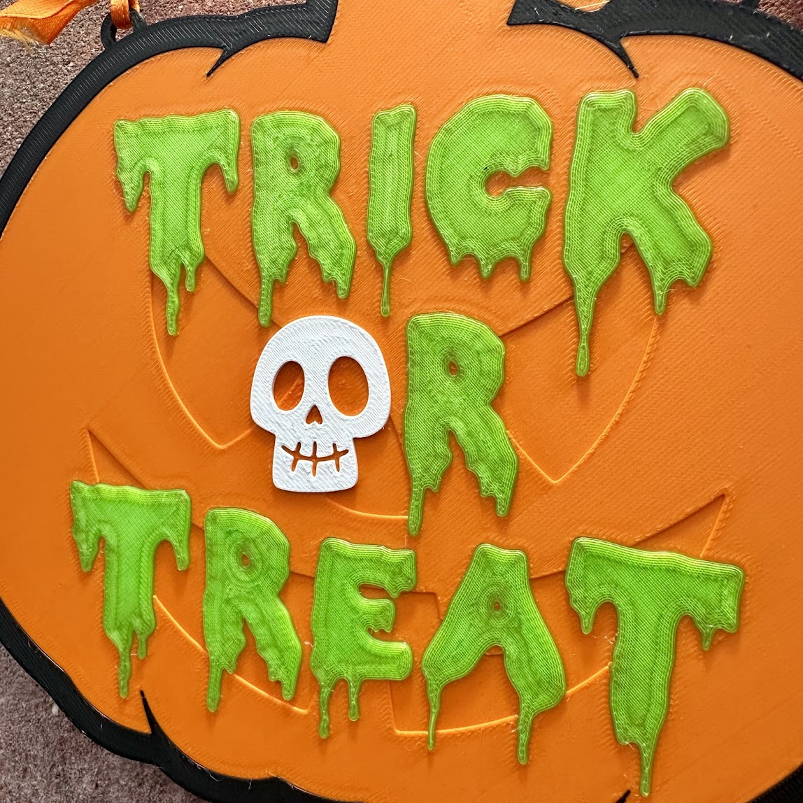 Halloween Trick or Treat Sign Plaque - 3D Printed - Reversible - No more treats - Spooky - Waterproof Sign - Treaters - Treating - Pumpkin