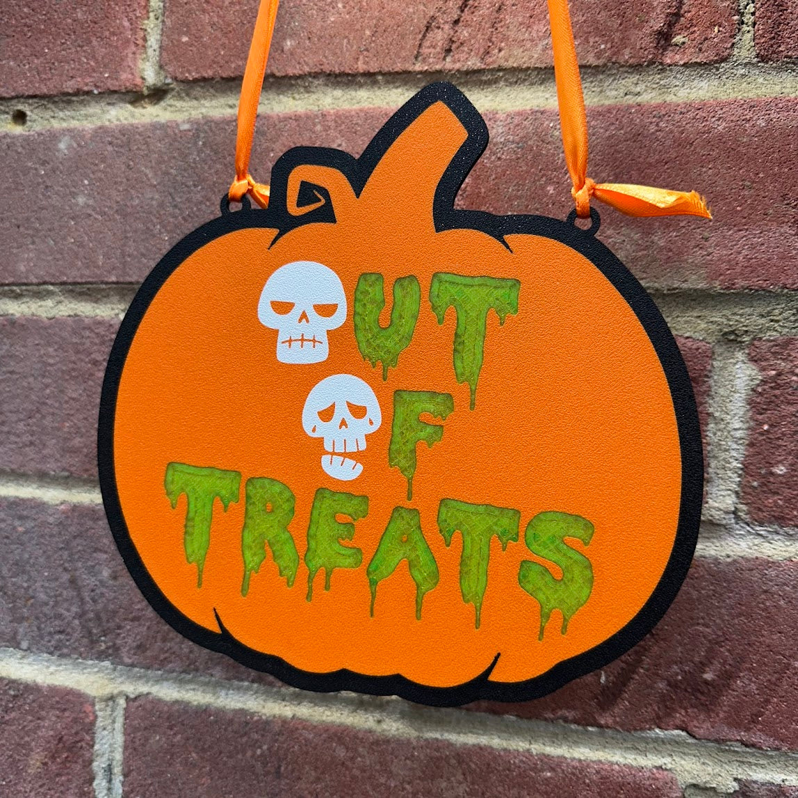 Halloween Trick or Treat Sign Plaque - 3D Printed - Reversible - No more treats - Spooky - Waterproof Sign - Treaters - Treating - Pumpkin