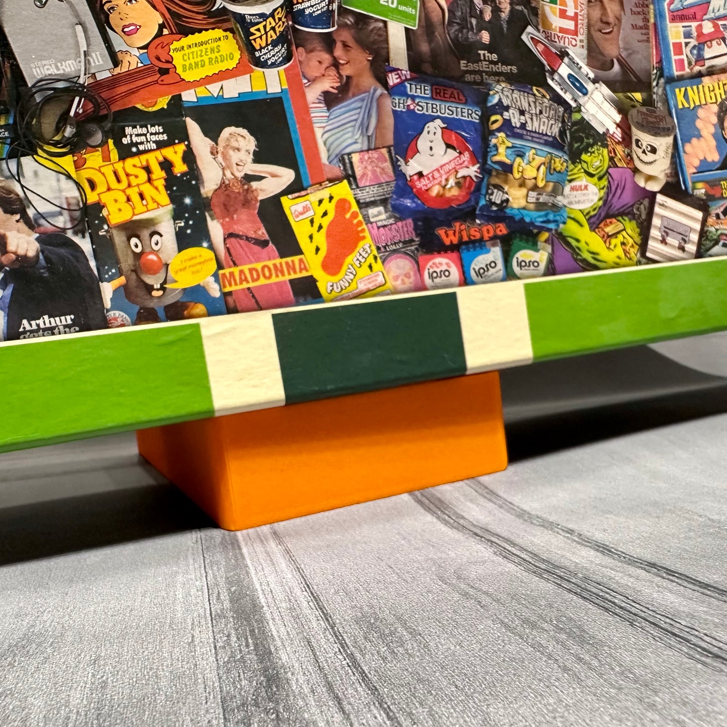 Puzzle Jigsaw Box Lid Holder Viewing Stand - Desk Accessory / Accessories - Gadget - Display - Gifts for Him Her Family - Game Family Time