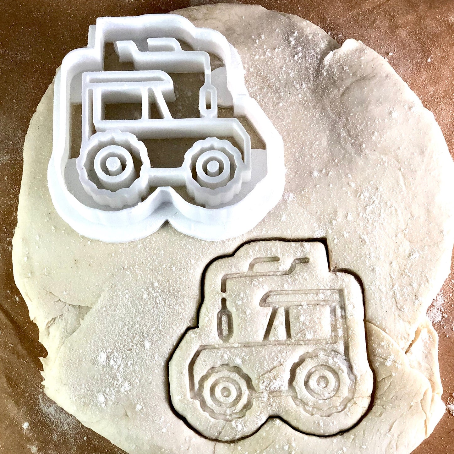 Tractor - Cookie Cutter - Cute Cutter - Biscuit - Fondant - Clay cutter - Dough - One of a kind