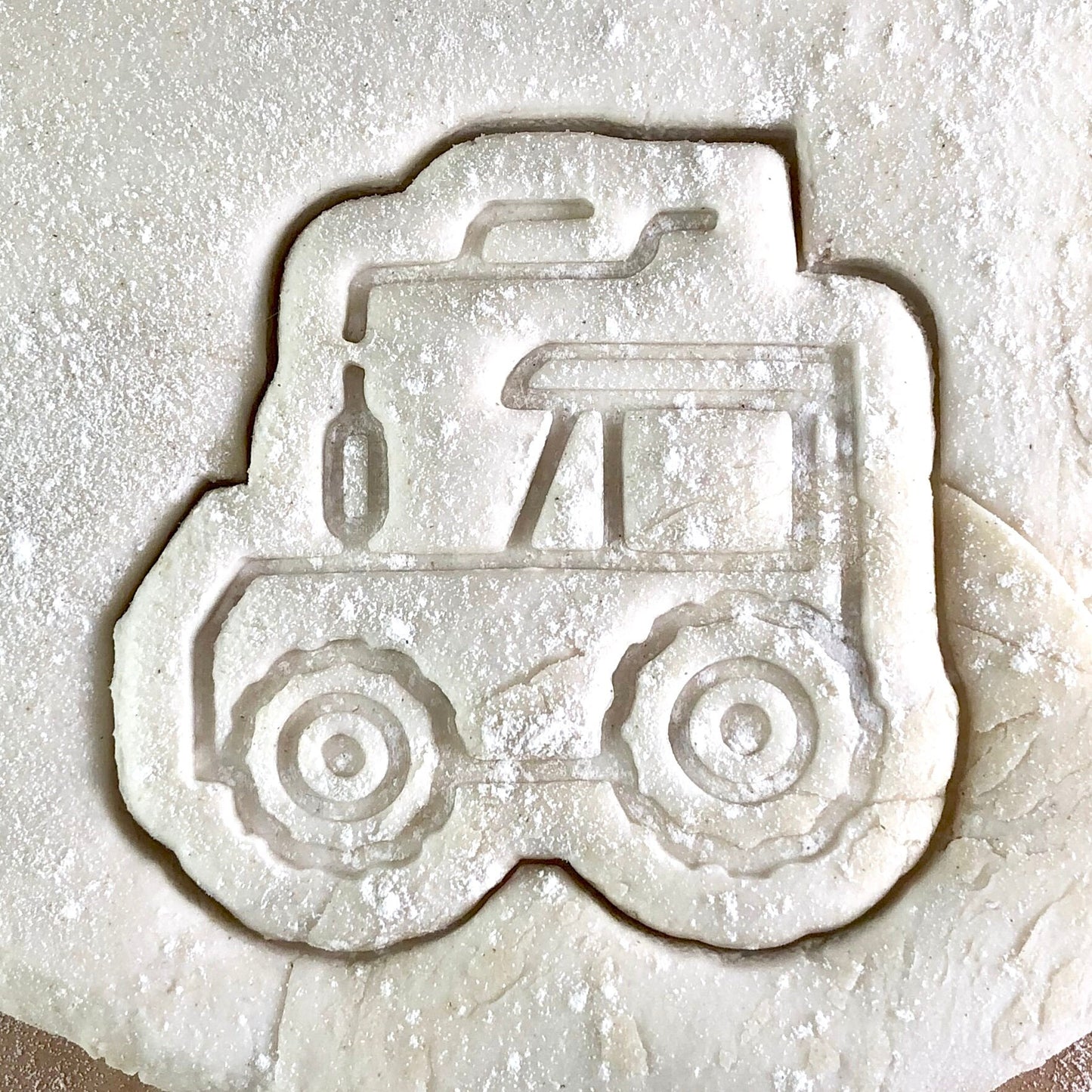 Tractor - Cookie Cutter - Cute Cutter - Biscuit - Fondant - Clay cutter - Dough - One of a kind