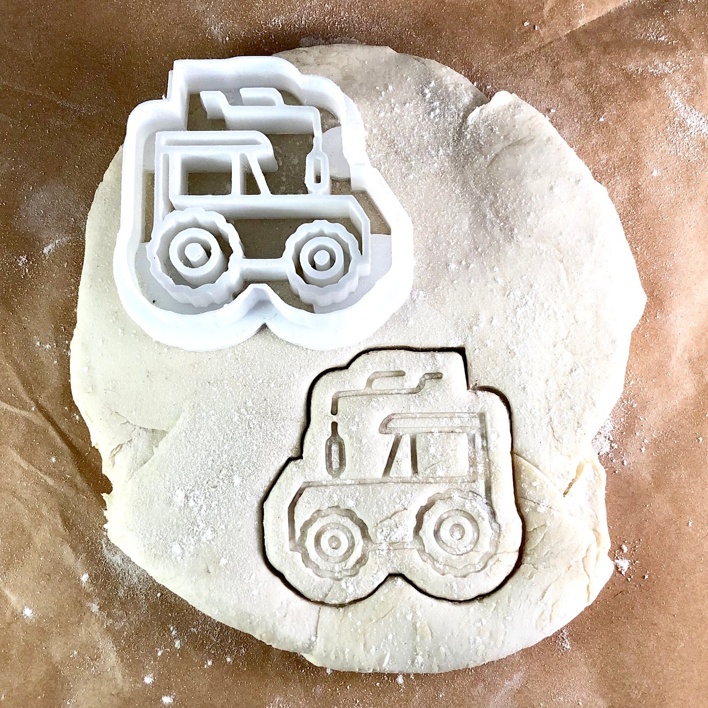 Tractor - Cookie Cutter - Cute Cutter - Biscuit - Fondant - Clay cutter - Dough - One of a kind