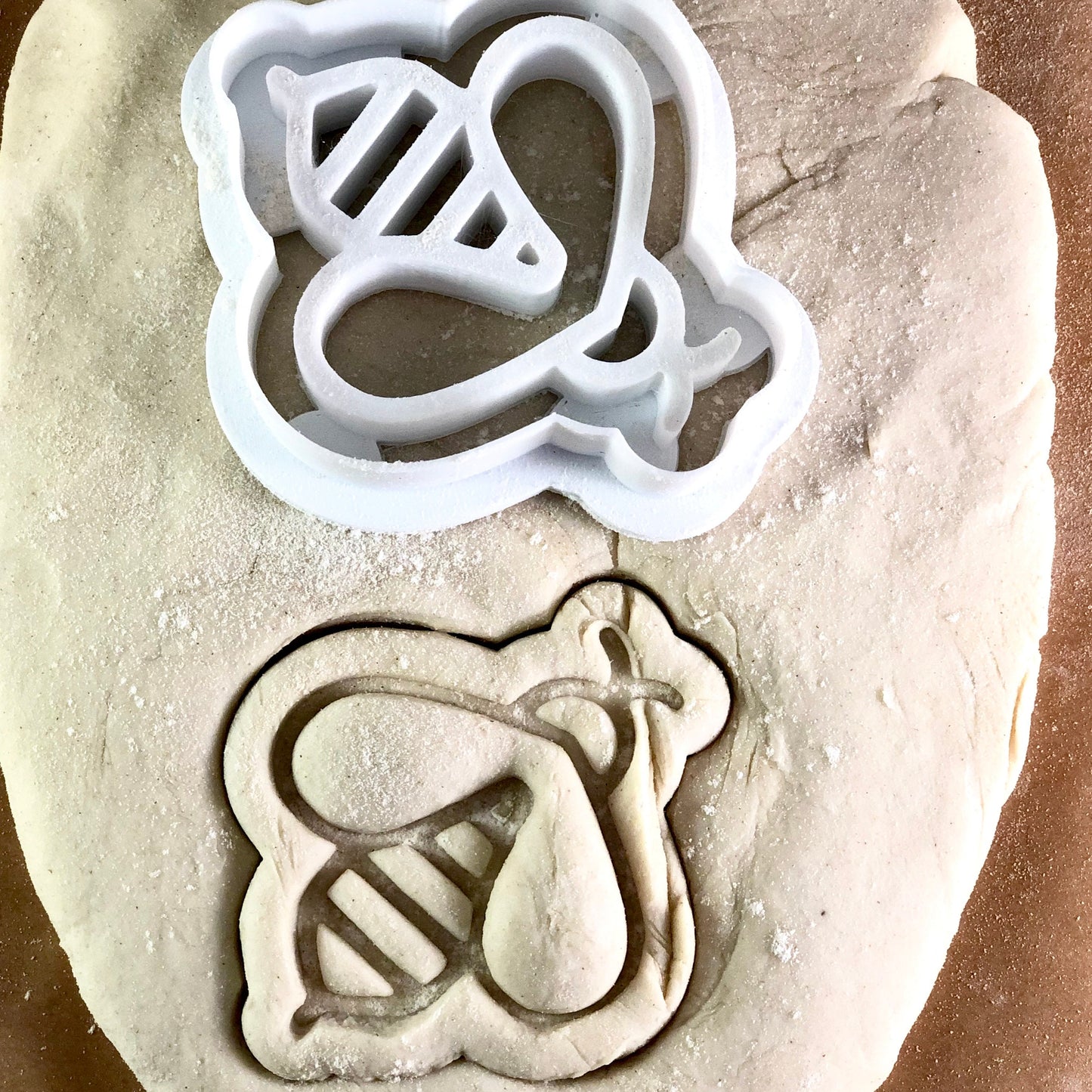 Bumble Bee Wasp - Cookie Cutter - Cute Cutter - Biscuit - Fondant - Clay cutter - Dough - One of a kind