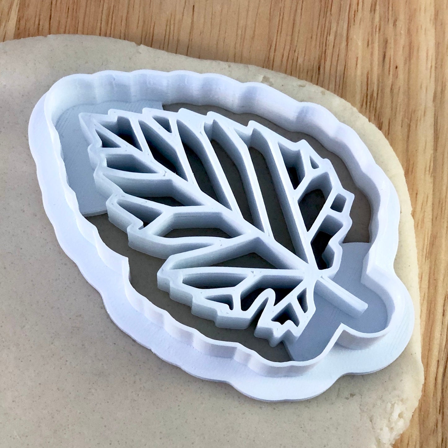 Leaf - Cookie Cutter - Cute Cutter - Biscuit - Fondant - Clay cutter - Dough - One of a kind