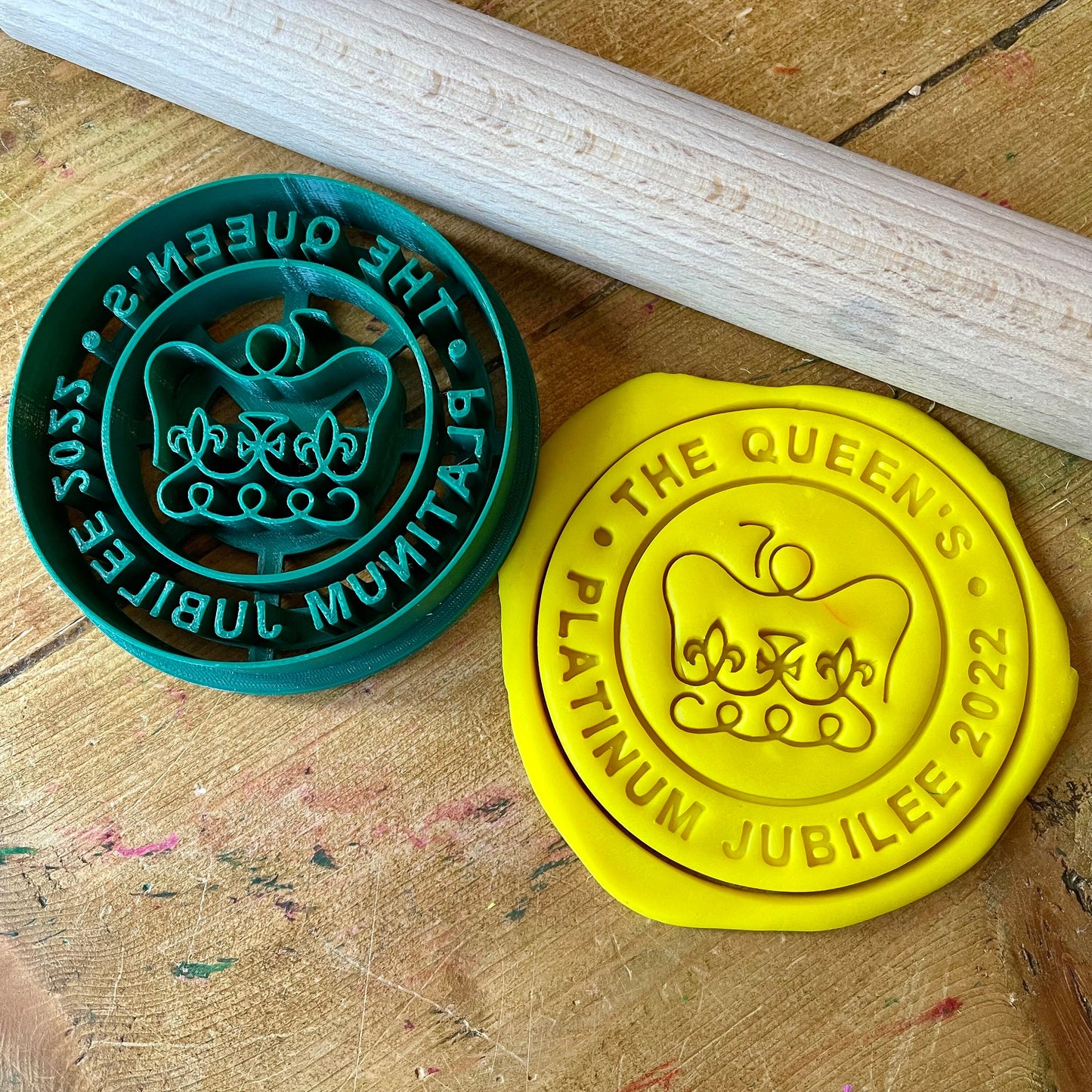 Queen's Platinum Jubilee Crown - Cookie Cutter - Cute Cutter - Biscuit - Fondant - Clay cutter - Dough - Street Party - Baker - Baking