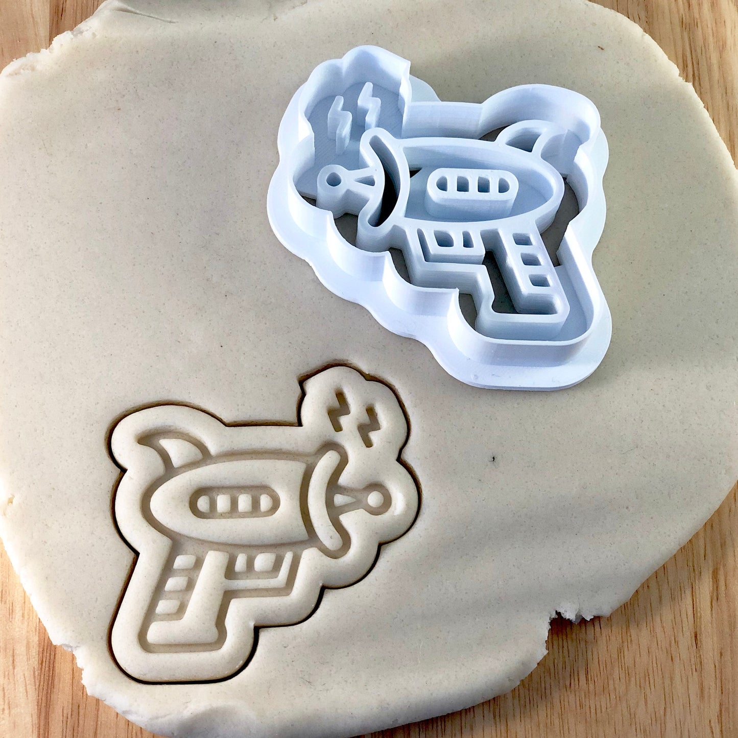 Ray Gun - Cookie Cutter - Cute Cutter - Biscuit - Fondant - Clay cutter -   Dough - One of a kind