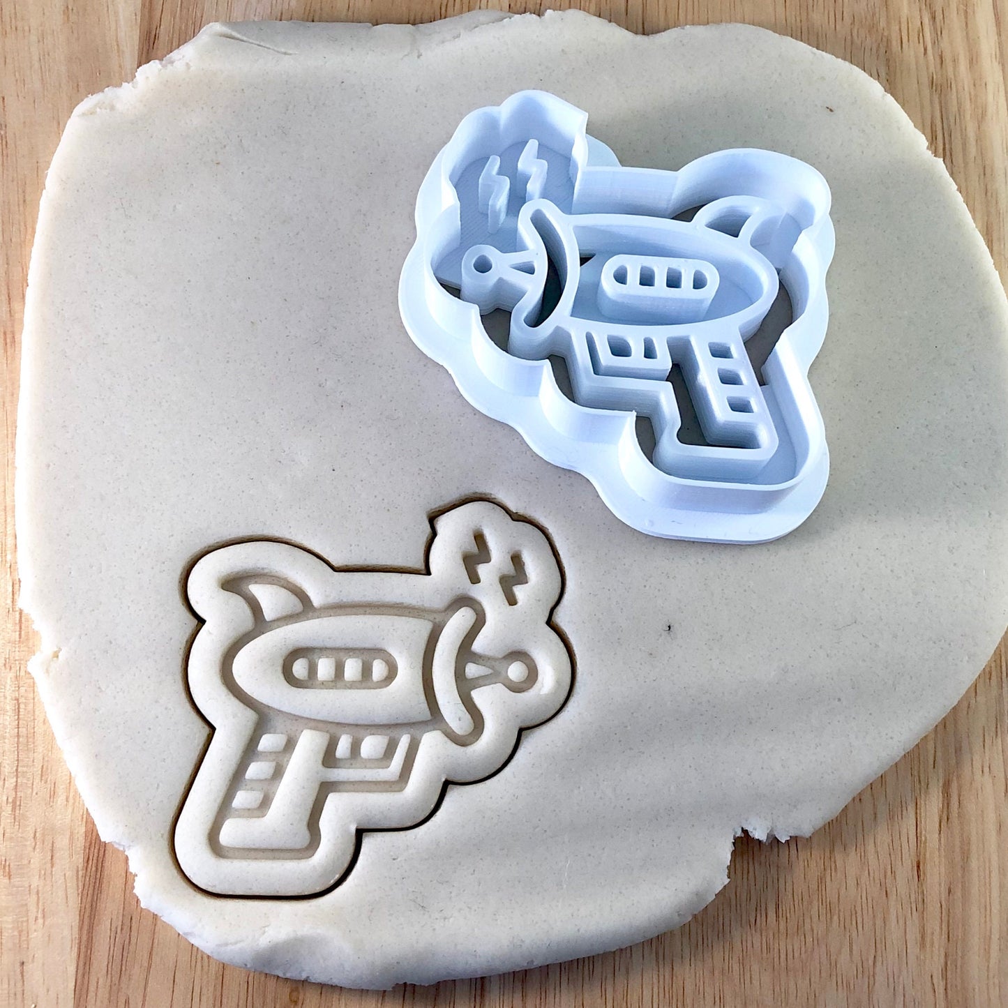 Ray Gun - Cookie Cutter - Cute Cutter - Biscuit - Fondant - Clay cutter -   Dough - One of a kind